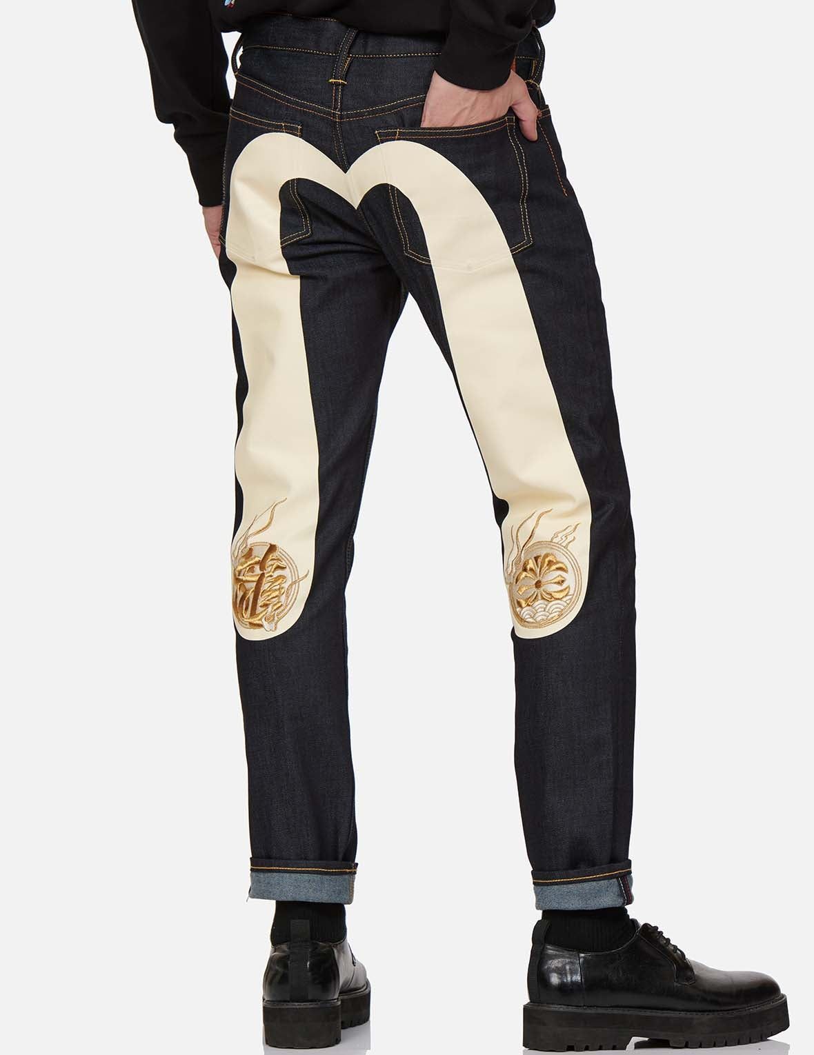 DAICOCK MIT KANJI UND KAMON EMBROIDERY CARROT FIT JEANS #2017