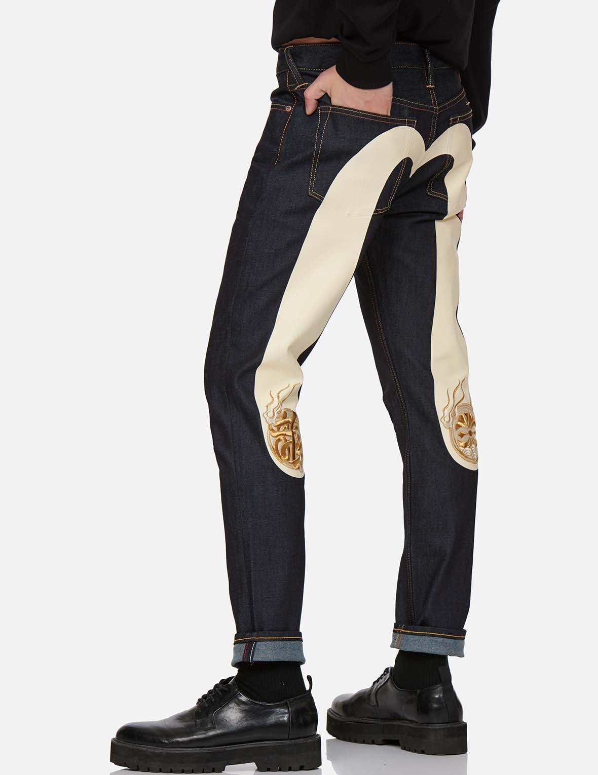 DAICOCK MIT KANJI UND KAMON EMBROIDERY CARROT FIT JEANS #2017